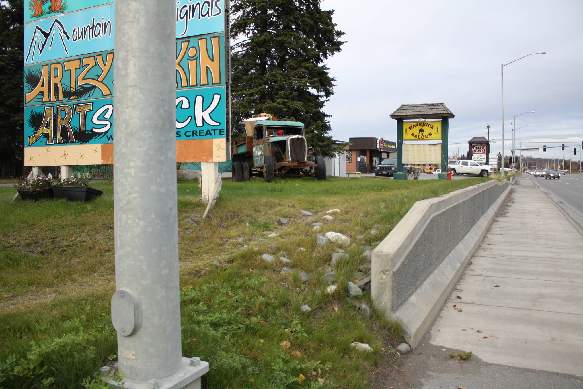 A grassy area adjacent to the Sterling Highway in Soldotna is photographed on Oct. 11. The corner is one of several that could be updated as part of the city’s beautification plans. (Erin Thompson/Peninsula Clarion)