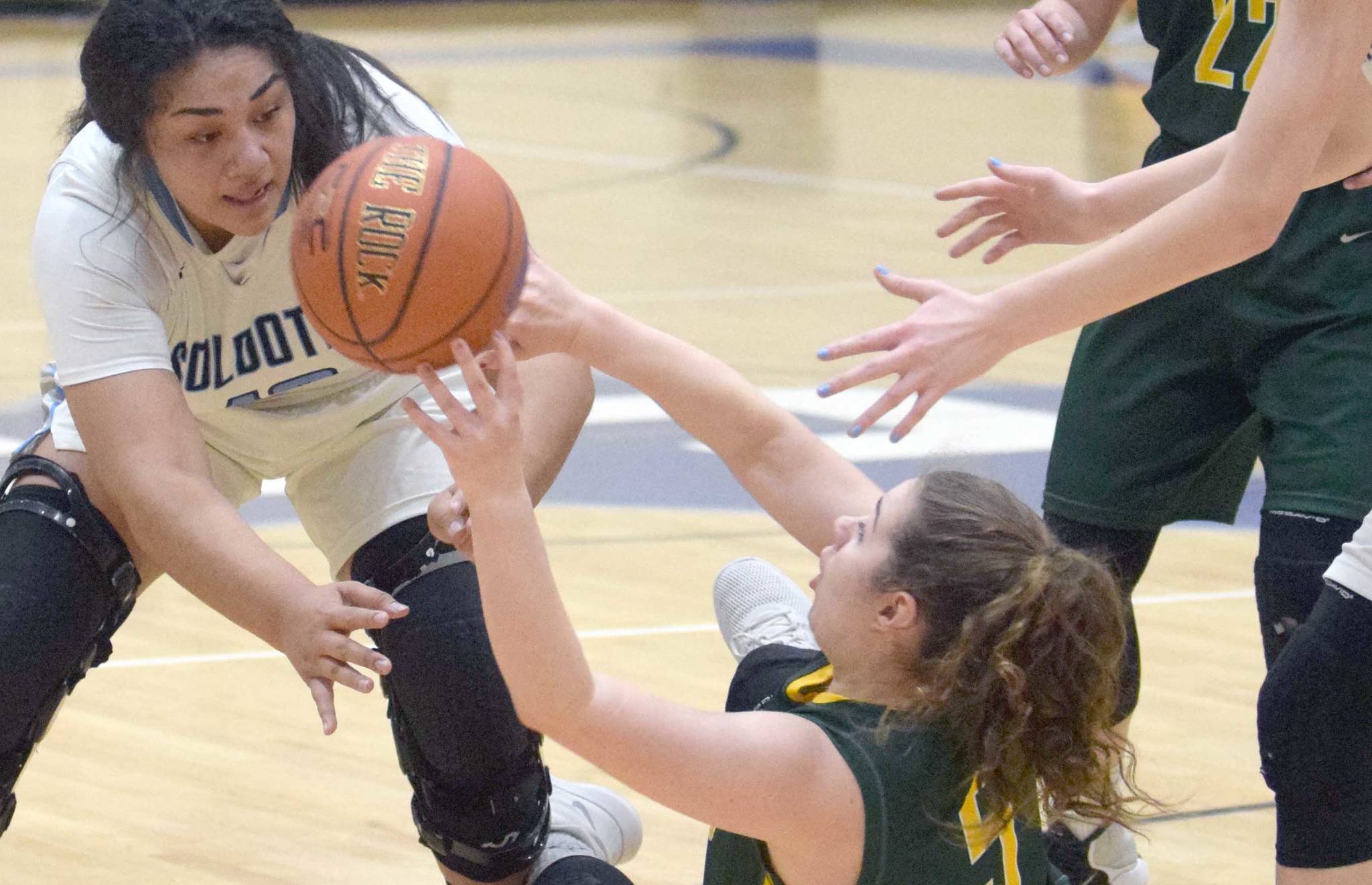 Weekend hoops roundup: SoHi girls, boys sweep the weekend