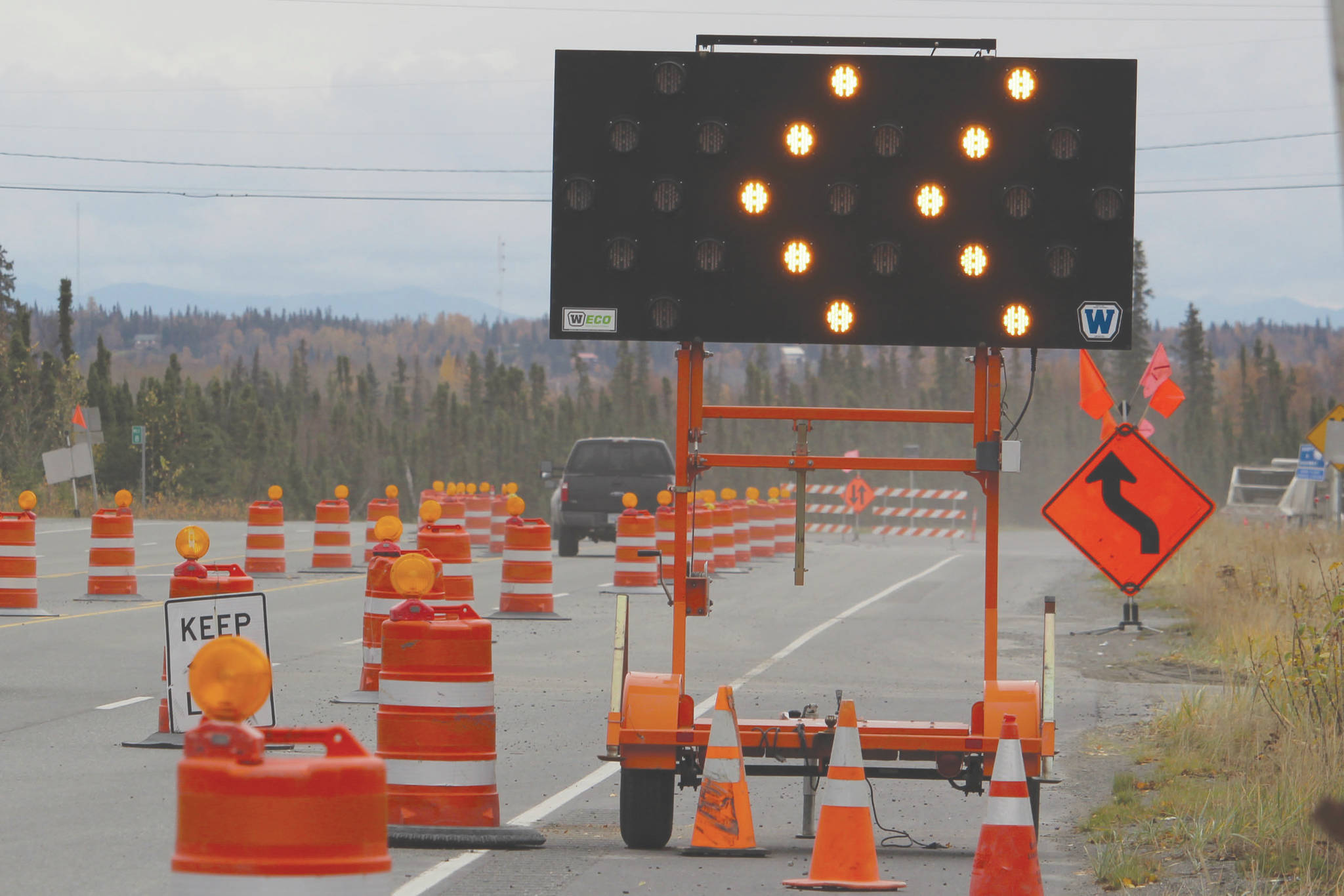 Signs redirecting traffic along the Kenai Spur Highway between Kenai and Soldotna can be seen on Saturday. (Photo by Brian Mazurek/Peninsula Clarion)