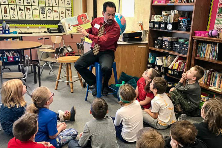 Superintendent John O’Brien reads to students at Mountain View Elementary. (Photo courtesy of the Kenai Peninsula Borough School District Communications Blog/Pegge Erkeneff)