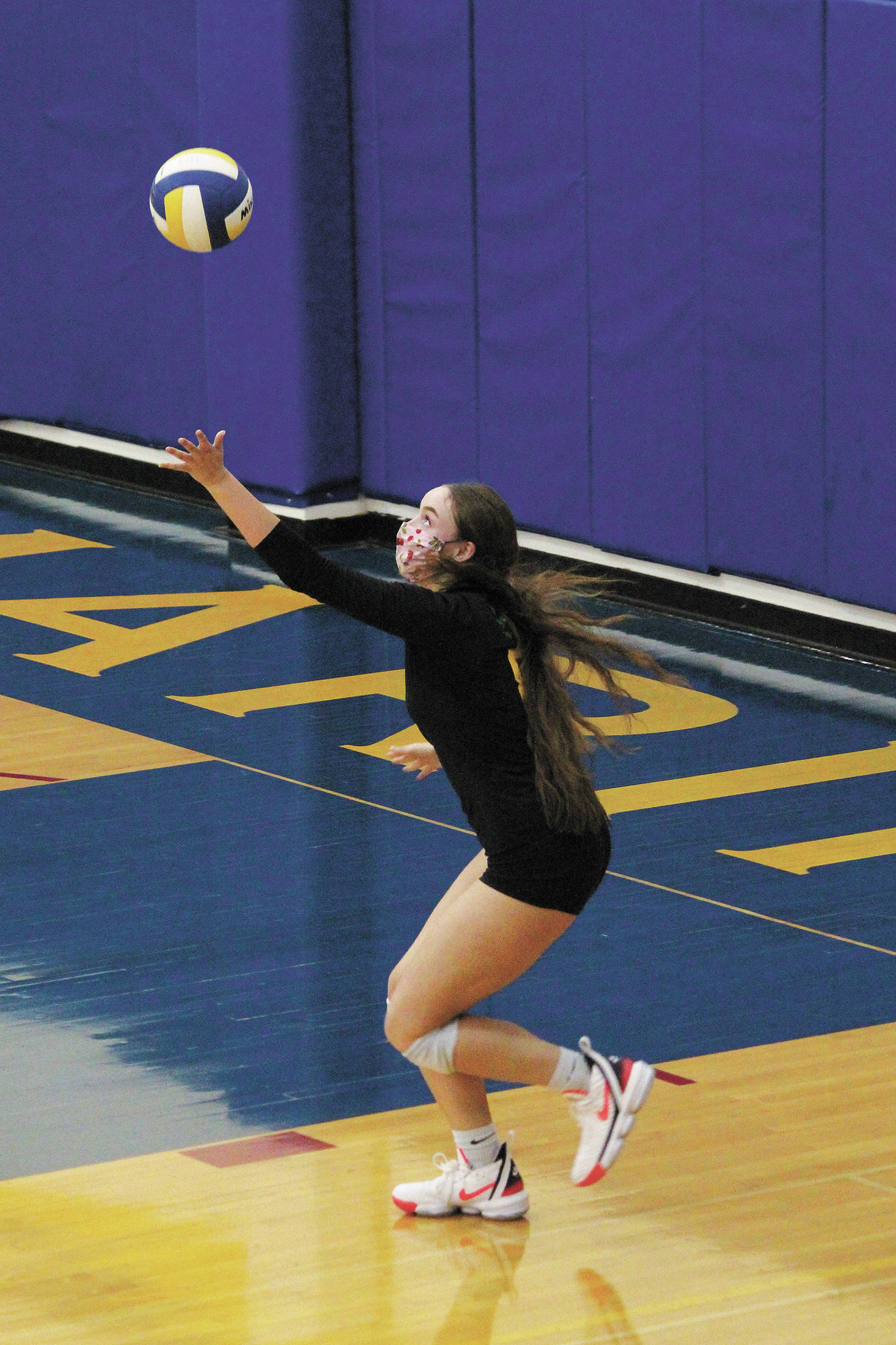 Seward’s Sequoia Sieverts serves the ball to Homer while wearing a mask during a Friday, Aug. 21, 2020 volleyball game between the two varsity teams at Homer High School in Homer, Alaska. A Homer-hosted jamboree scheduled for Saturday was changed to a matchup between the teams from Homer and Seward after sports were canceled for all central peninsula schools last week. The region moved into the high risk category in terms of community transmission of COVID-19. (Photo by Megan Pacer/Homer News)