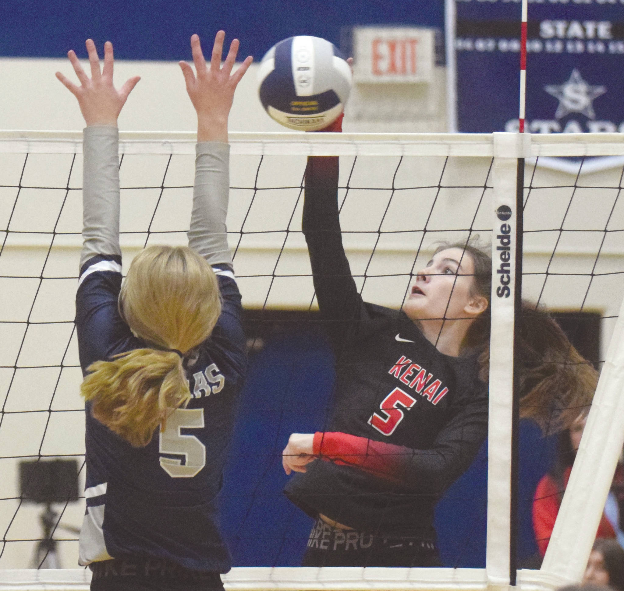 Kenai Central’s Brooke Ashley attacks Soldotna’s Jolie Widaman on Friday, Sept. 25, 2020, at Soldotna High School in Soldotna, Alaska. (Photo by Jeff Helminiak/Peninsula Clarion)