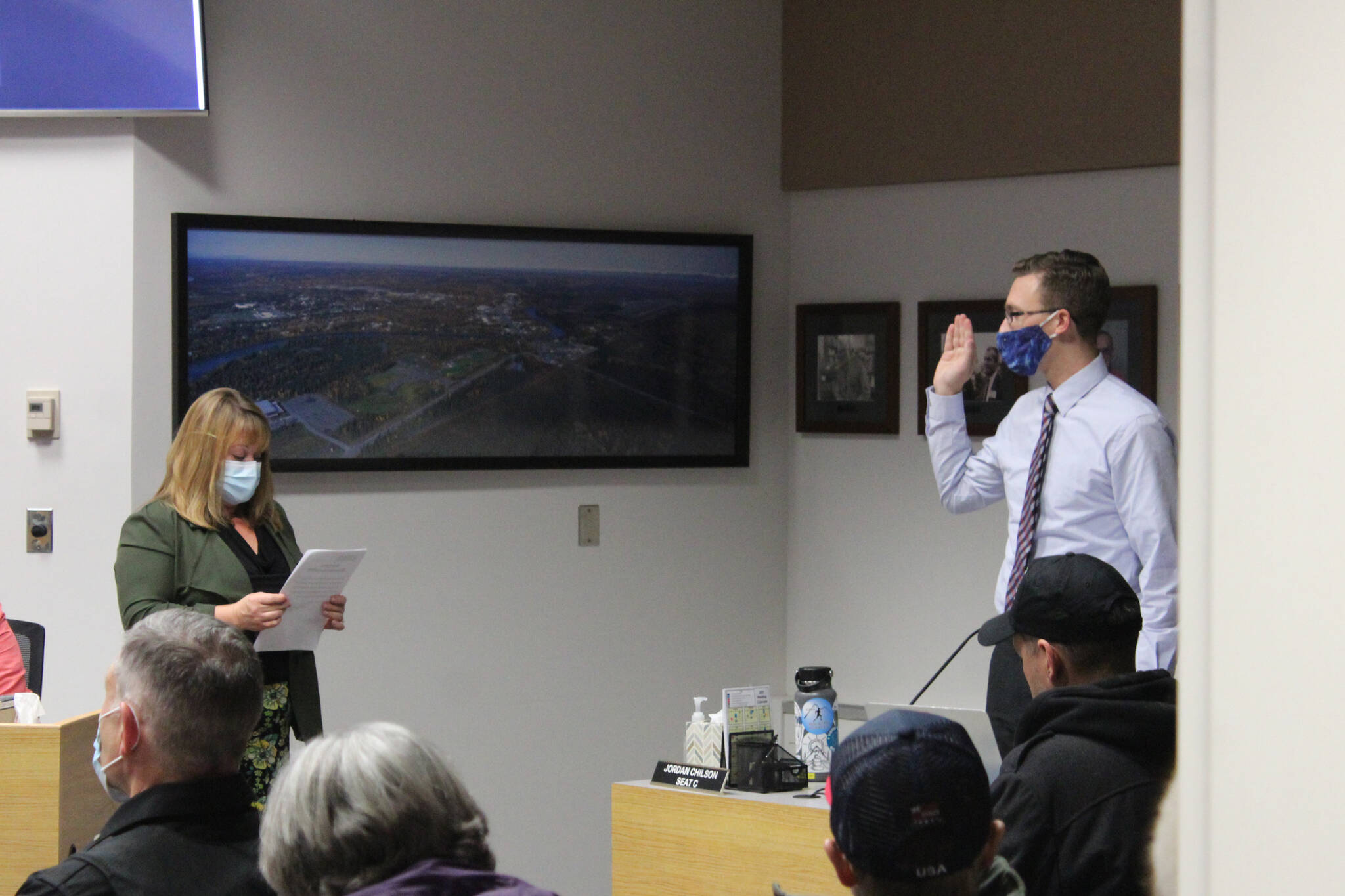 Soldotna City Clerk Shellie Saner swears in members of the Soldotna City Council on Wednesday, Oct. 13, 2021 in Soldotna, Alaska. (Ashlyn O’Hara/Peninsula Clarion)