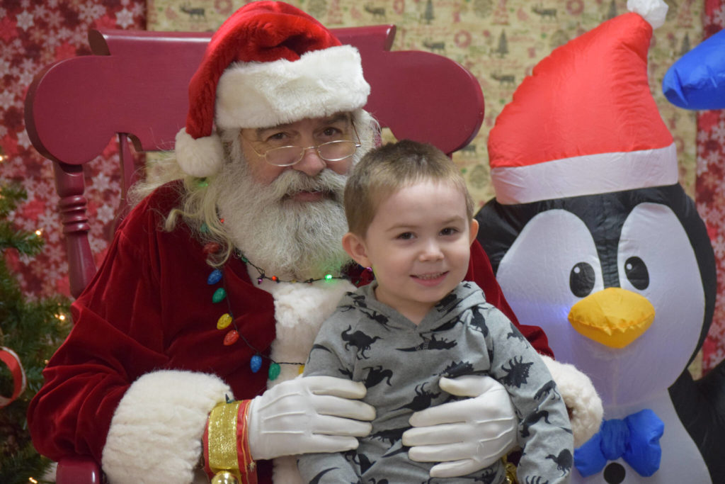 Santa comes to town | Peninsula Clarion