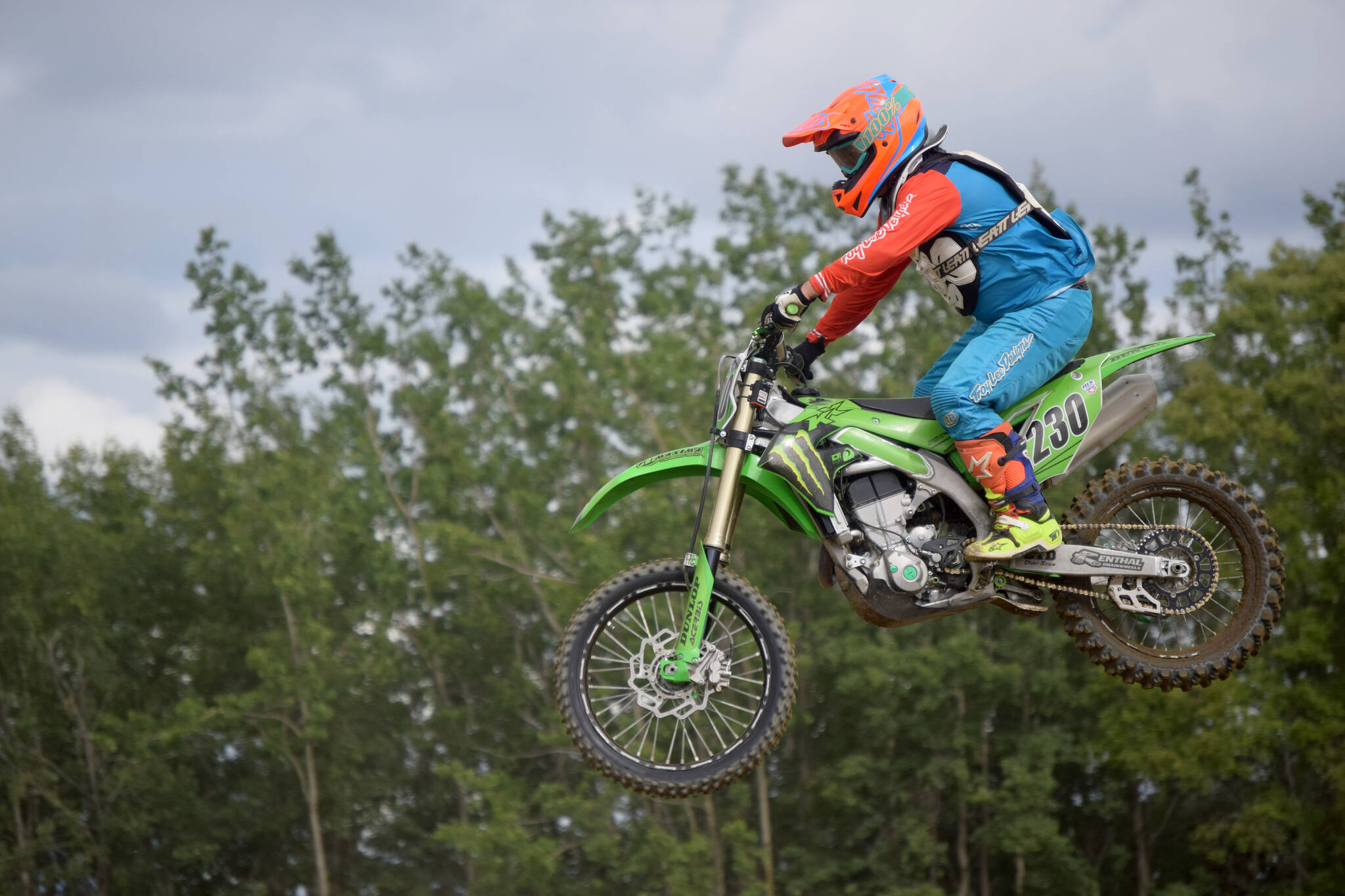 Soldotna’s Zac Aragon rides in Alaska State Motocross Race 3 on Saturday, June 22, 2022, at Twin City Raceway in Kenai, Alaska. (Photo by Jeff Helminiak/Peninsula Clarion)