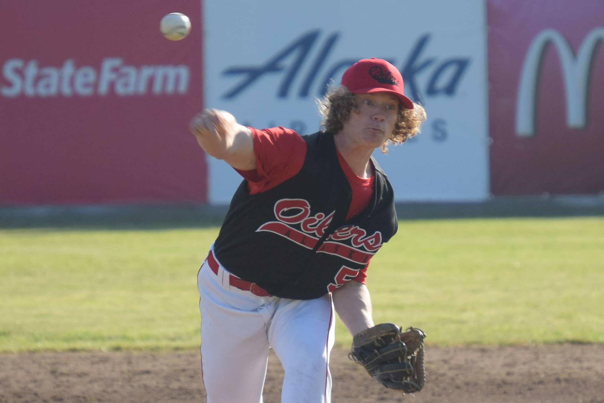 Oilers relief pitcher Mose Hayes delivers to the Anchorage Glacier Pilots on Wednesday, June 22, 2022, at Coral Seymour Memorial Park in Kenai, Alaska. (Photo by Jeff Helminiak/Peninsula Clarion)