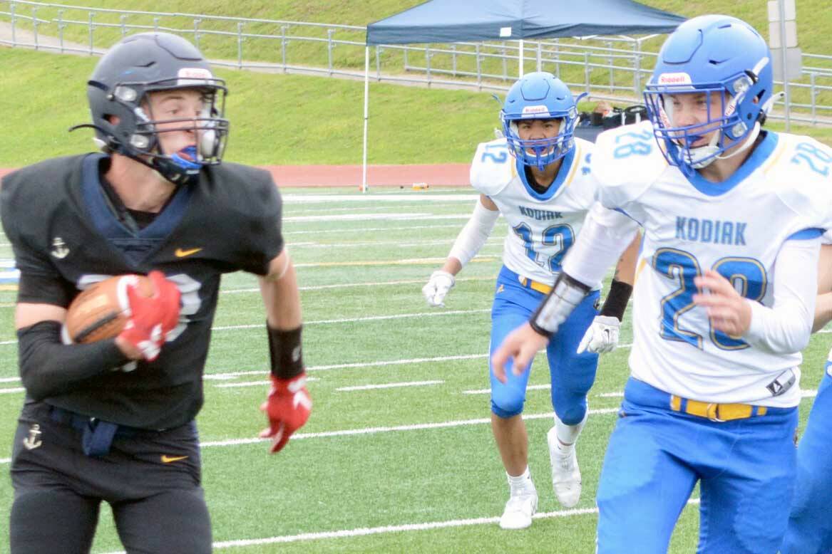 Homer's Jake Tappan rushes against Kodiak on Saturday, Aug. 13, 2022, at Homer High School in Homer, Alaska. (Photo by Charlie Menke/Homer News)