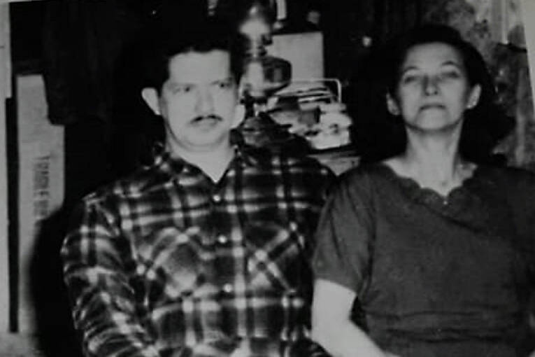 [csC1—]Jack and Alice Griffiths, owners of the Circus Bar, pose together in about 1960. (Public photo from familysearch.org)