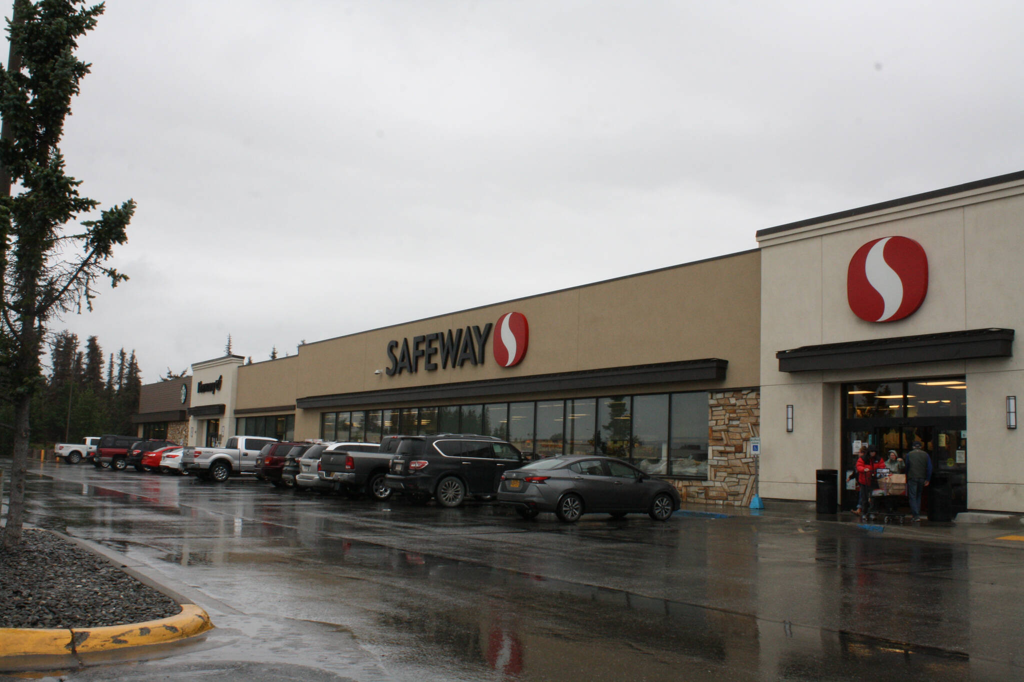 The Kenai Safeway is seen on Wednesday, July 20, 2022. (Camille Botello/Peninsula Clarion)