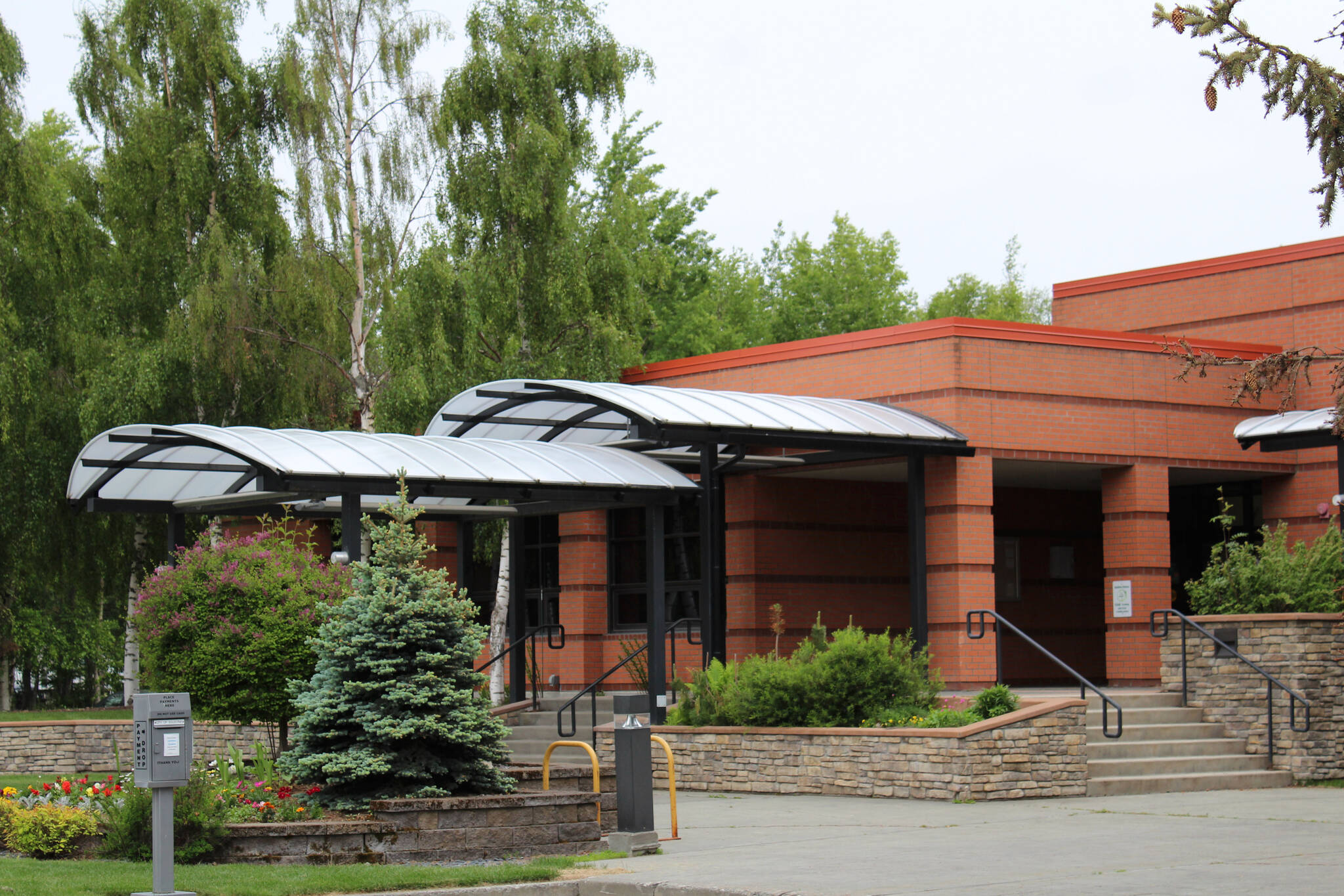 Soldotna City Hall is seen on Wednesday, June 23, 2021, in Soldotna, Alaska. (Ashlyn O’Hara/Peninsula Clarion)