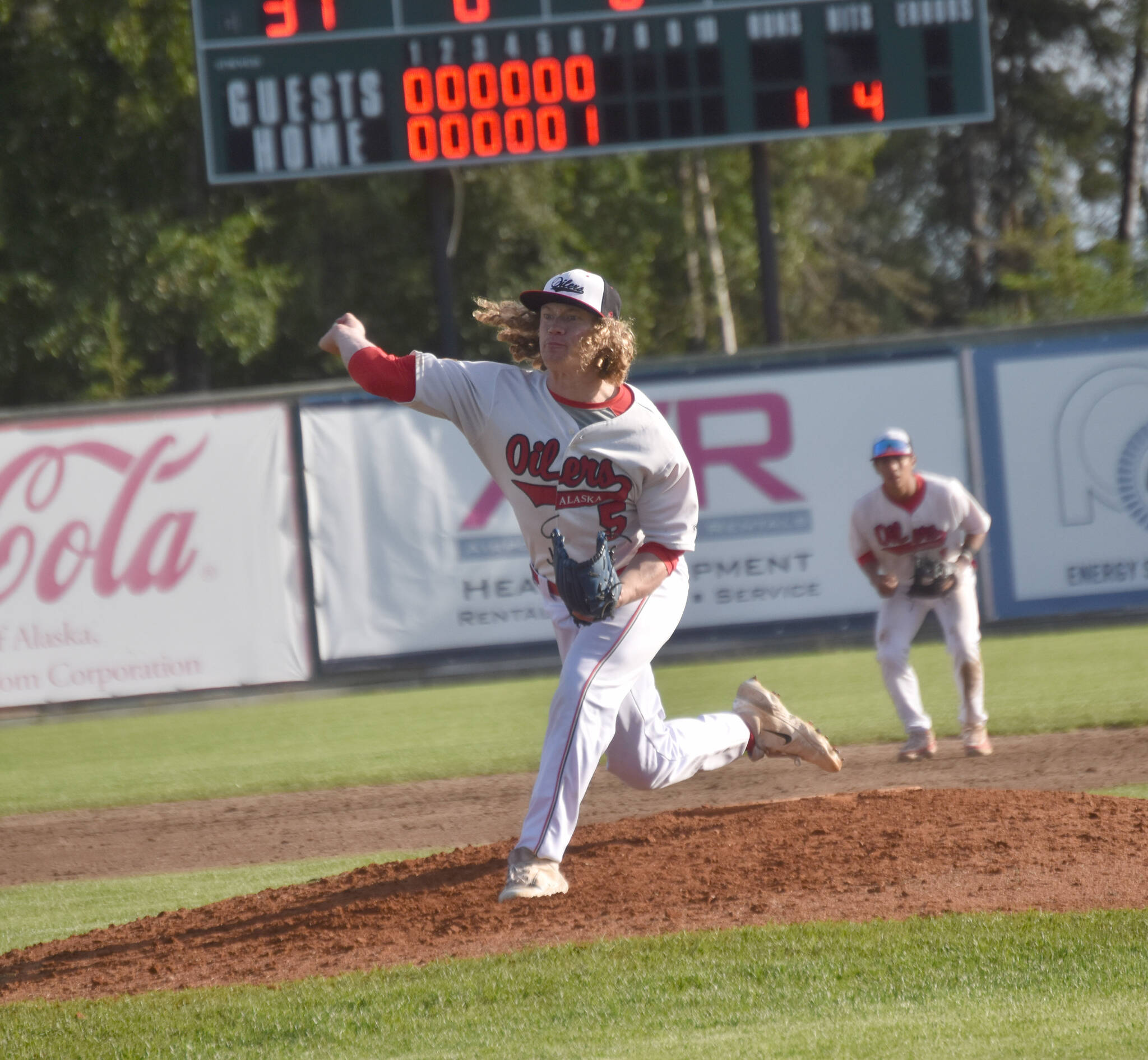 Oilers reliever Mose Hayes delivers to the Anchorage Glacier Pilots on Saturday, July 27, at Coral Seymour Memorial Park in Kenai, Alaska. (Photo by Jeff Helminiak/Peninsula Clarion)