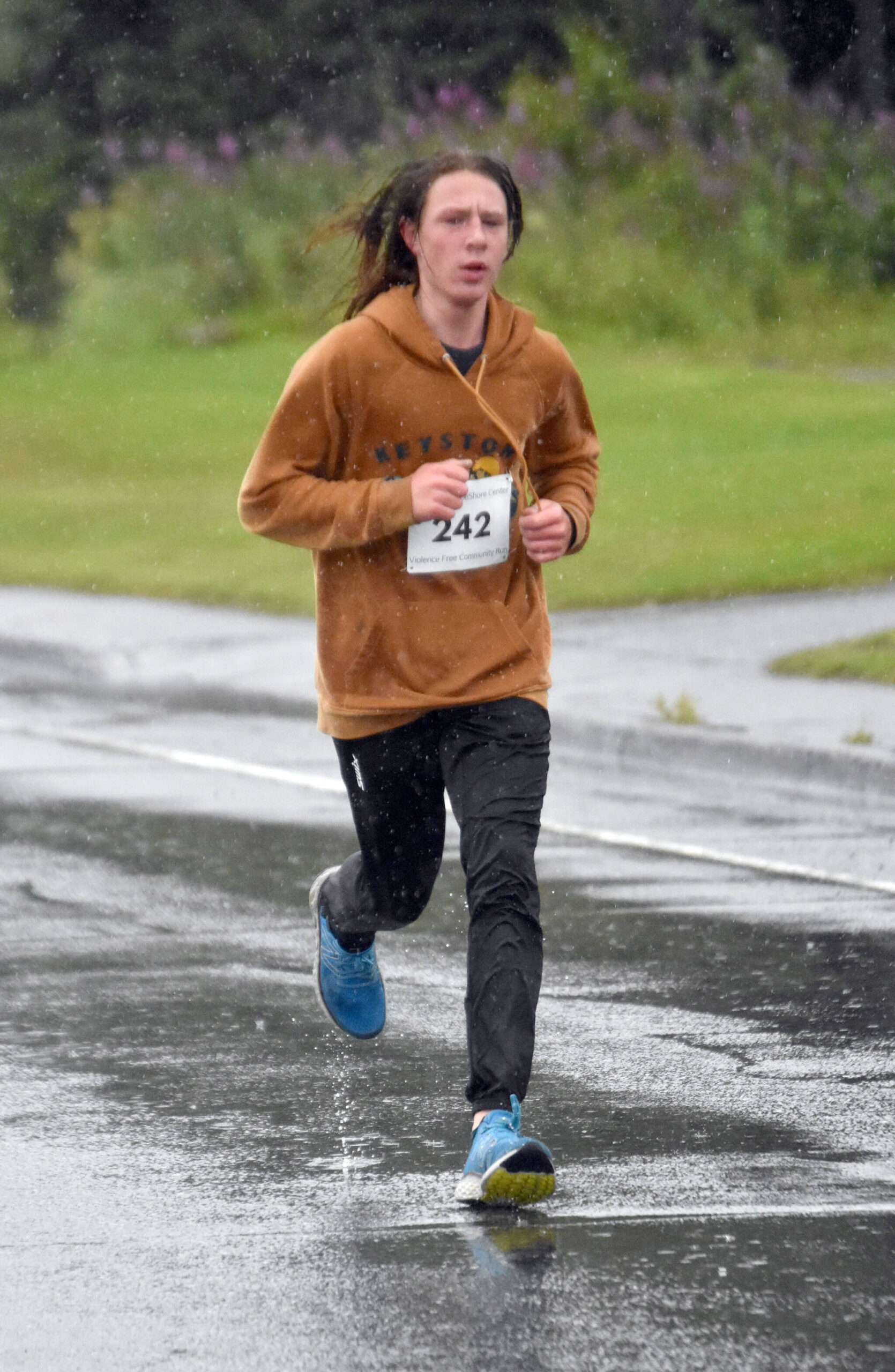 Josiah Abel runs to victory in the men's 5-kilometer race at the 35th Violence Free Community Run on Saturday, Aug. 10, 2024, in Kenai, Alaska. (Photo by Jeff Helminiak/Peninsula Clarion)