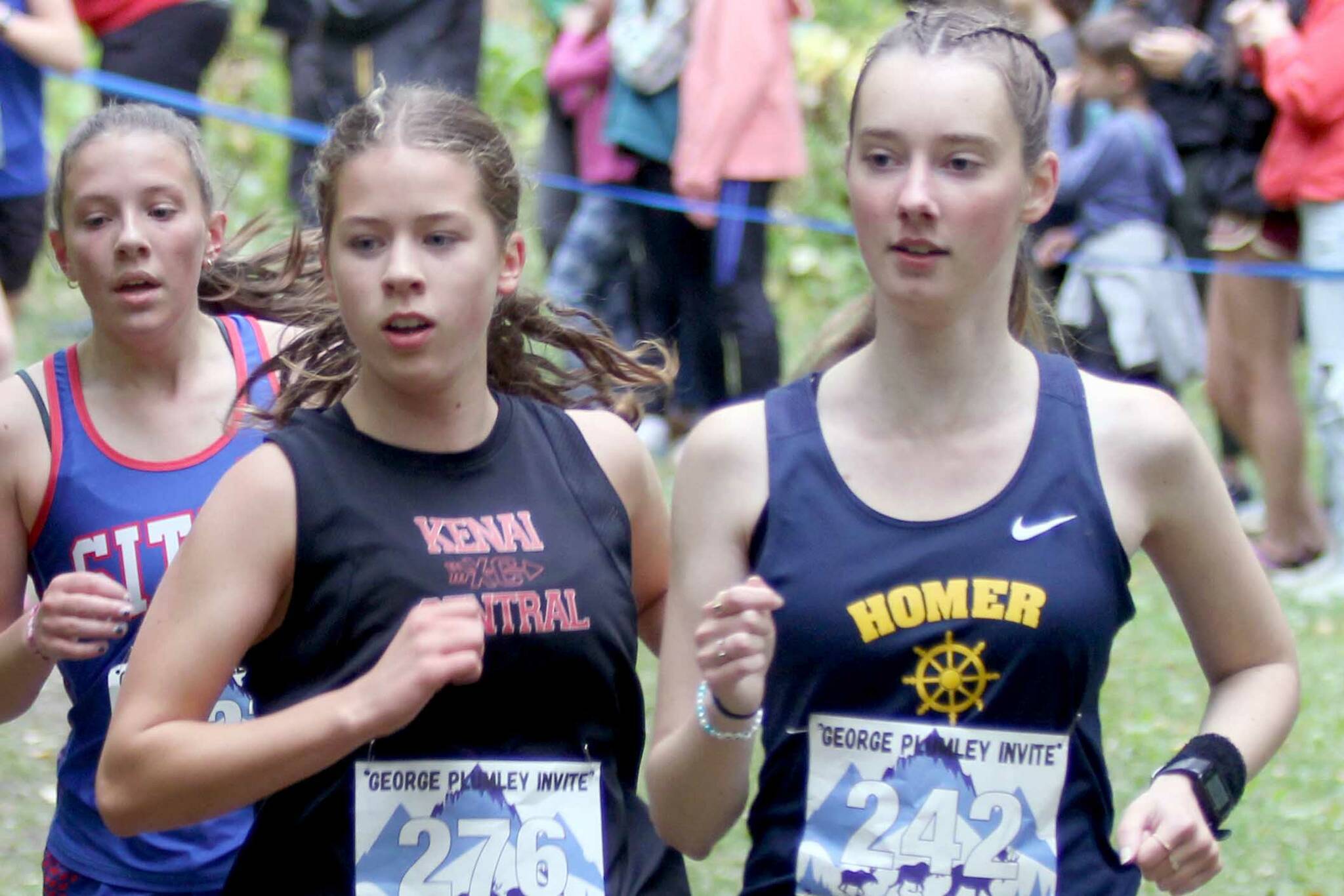 Kenai Centralճ Teresa Fallon and Homerճ Beatrix McDonough run side-by-side during the first lap of the girls varsity race in the George Plumley Invite on Saturday, Sept. 7, 2024, at Palmer High School in Palmer, Alaska. (Photo by Jeremiah Bartz/Frontiersman)