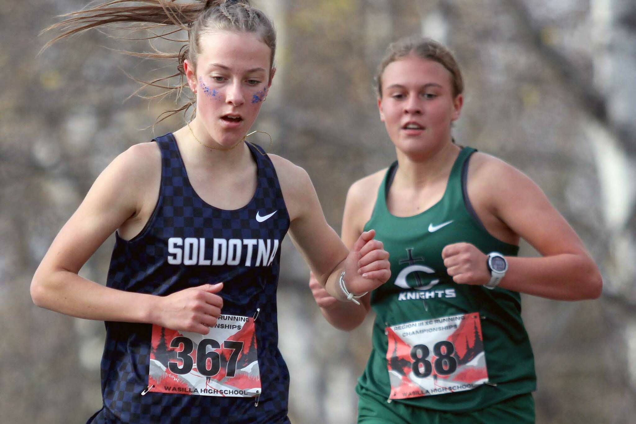 Soldotnaճ Tania Boonstra runs just ahead of Colonyճ Aubrey Virgin during the Division I varsity girls race of the Region 3 Championships on Saturday, Sept. 28, 2024, in Wasilla, Alaska. (Photo by Jeremiah Bartz/Frontiersman)