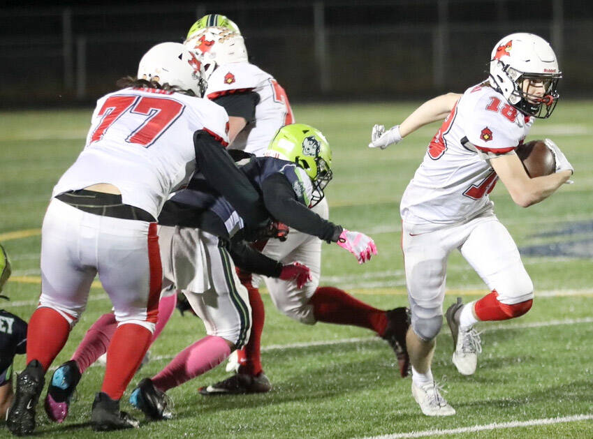 Kenai’s Aasen Campanella breaks free for a gain during a playoff win over Redington on Saturday, Oct. 12, 2024, at Redington Jr/Sr High School in Wasilla, Alaska. (Bruce Eggleston/matsusports.net)