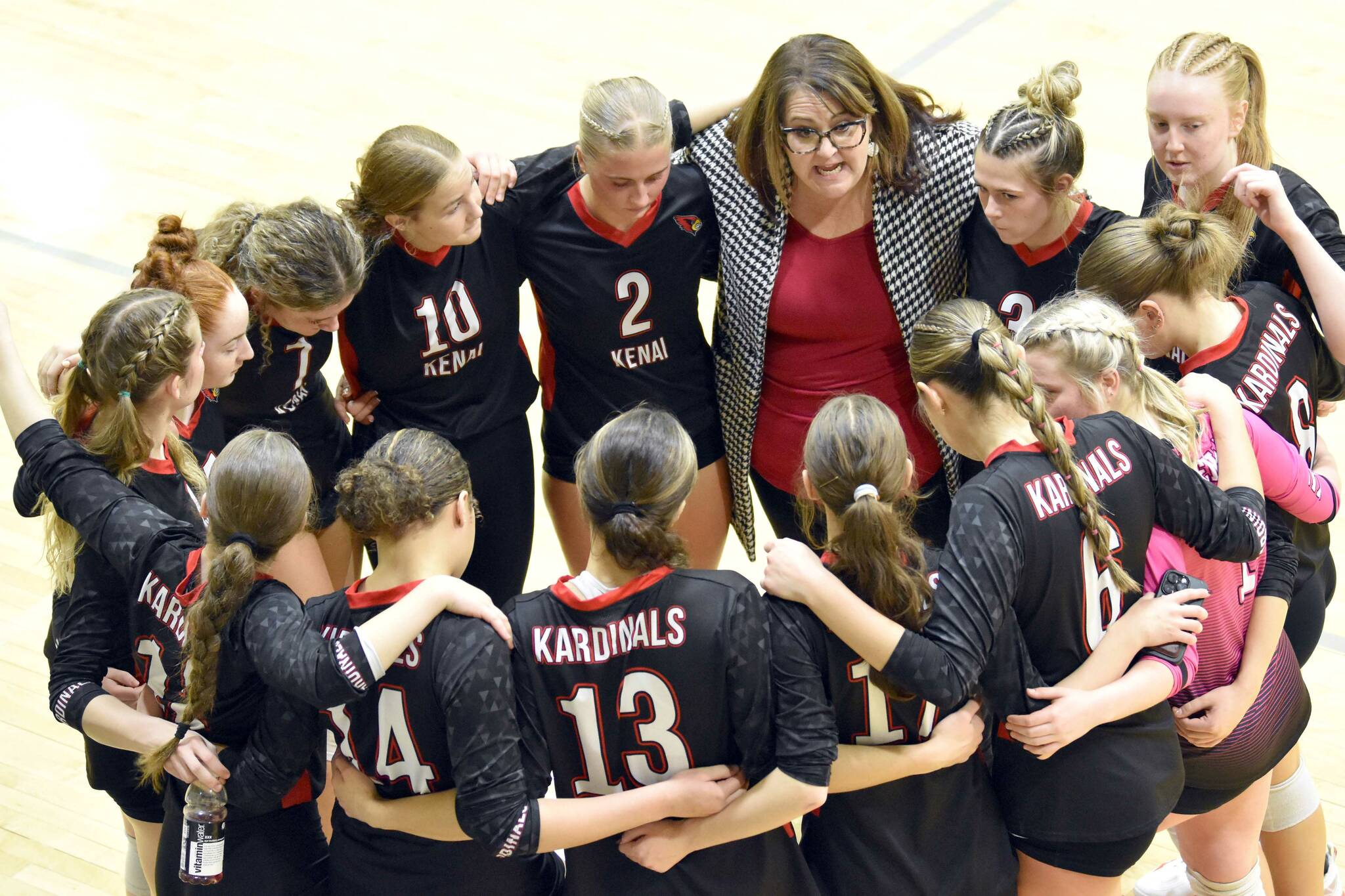 Kenai Central head coach Tracie Beck talks to her team at the Southcentral Conference volleyball tournament at Nikiski Middle-High School in Nikiski, Alaska, on Saturday, Nov. 9, 2024. (Photo by Jeff Helminiak/Peninsula Clarion)