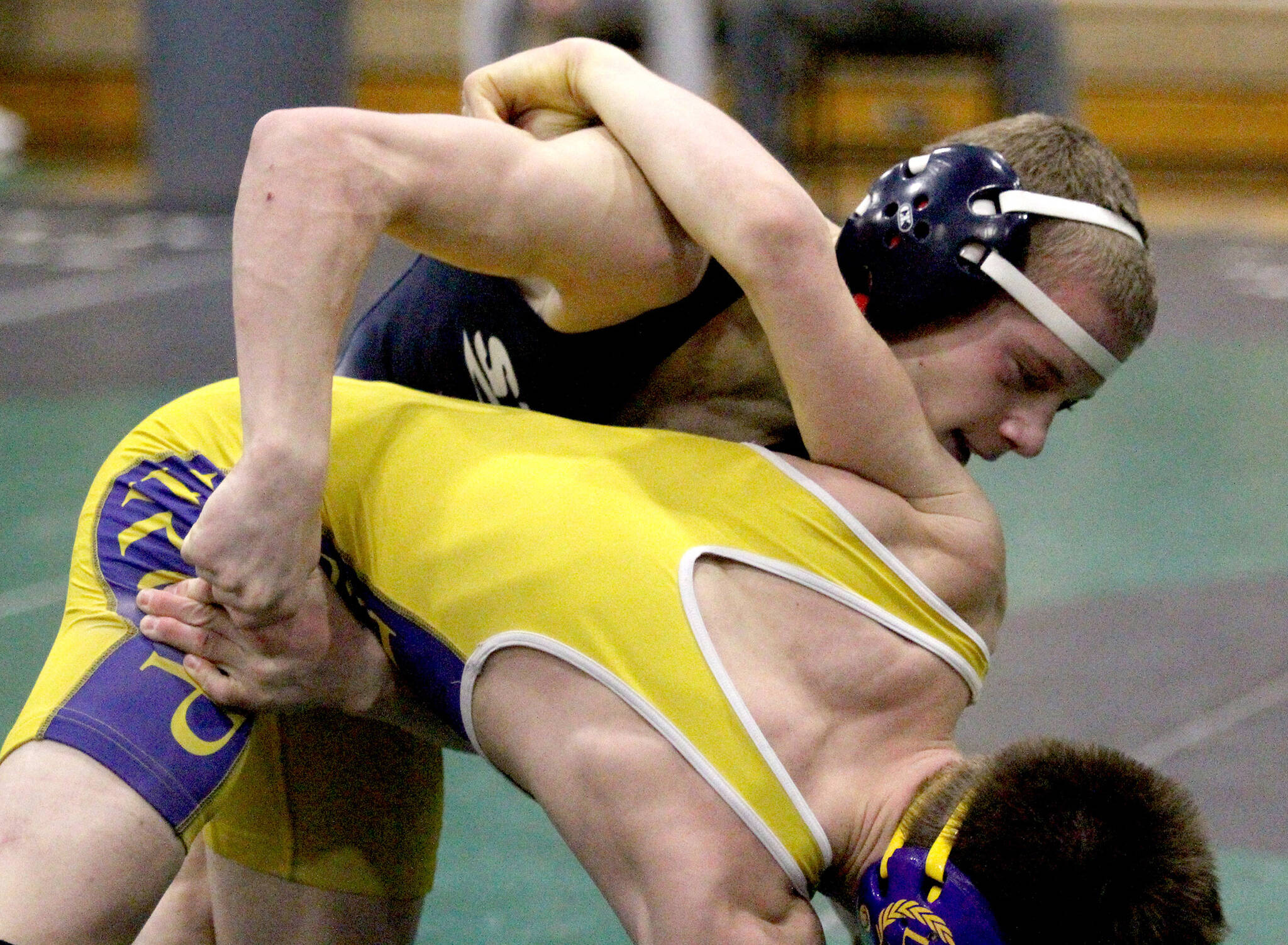 Soldotna’s Sam Henry battles Lathrop’s Tanner Rhoton in the 103-pound final of the Colony Invitational on Saturday, Nov. 23, 2024, at Colony High School in Palmer, Alaska. (Photo by Jeremiah Bartz/Frontiersman)