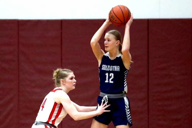 Soldotna's Cassidy Kruse looks to pass across the zone during a loss to Wasilla in the Northern Lights Conference girls semifinals Friday, March 7, 2025, at Grace Christian School in Anchorage, Alaska. (Bruce Eggleston/matsusports.net)